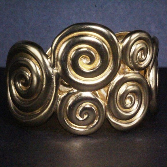 Kenneth Jay Lane Designer Heavy Massive Etruscan Swirl Matte Gold Clamp Bracelet - Picture 1 of 9